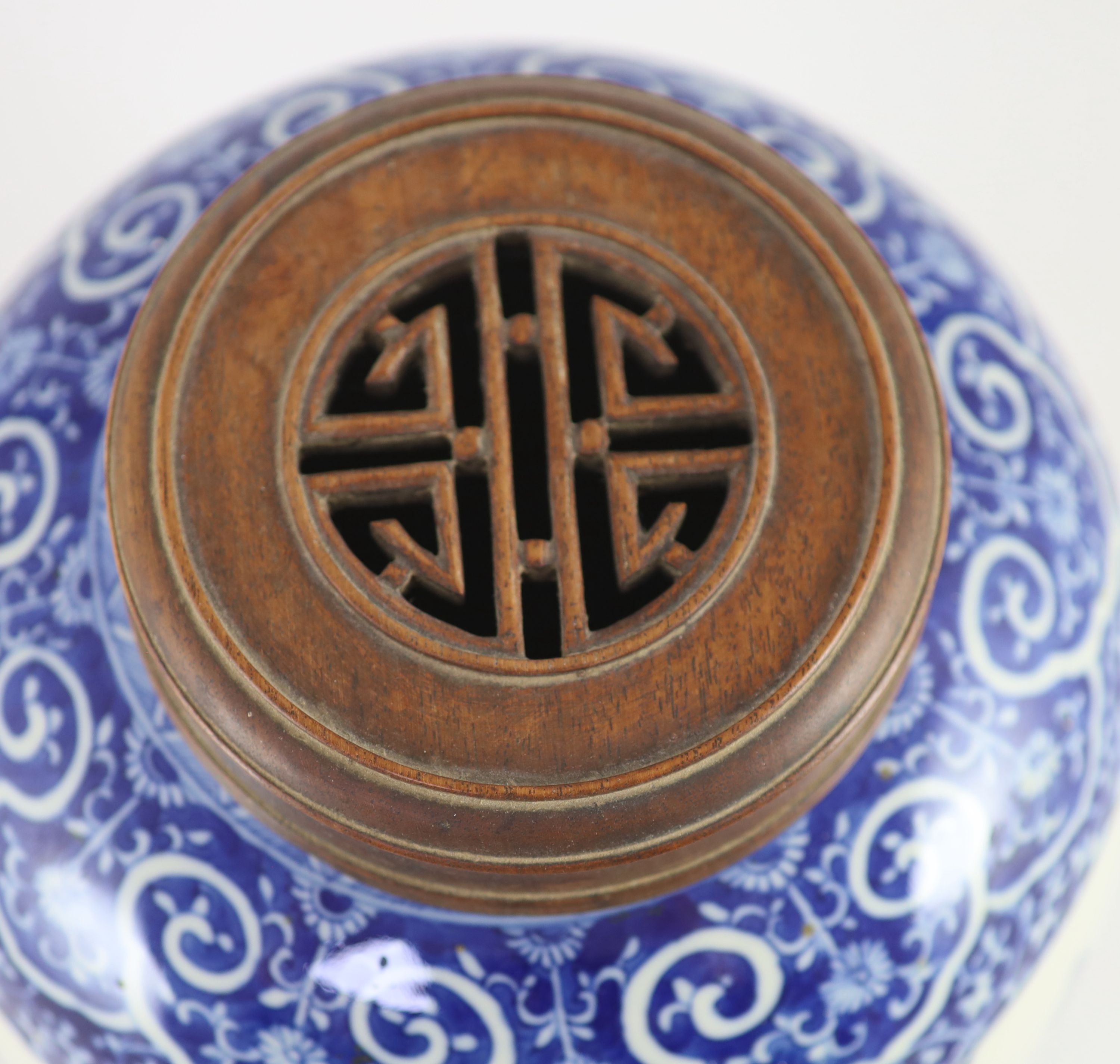 A large Chinese blue and white ovoid jar, 19th century, 35cm high, wood cover